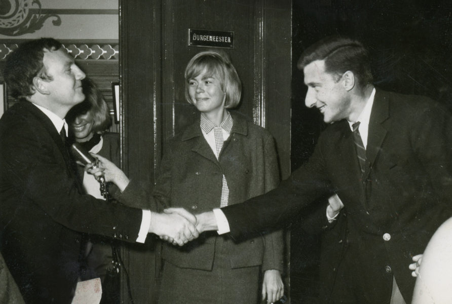 Annie Declerck met Hugo Claus and Harry Mulisch, 1964 (fotograaf onbekend)